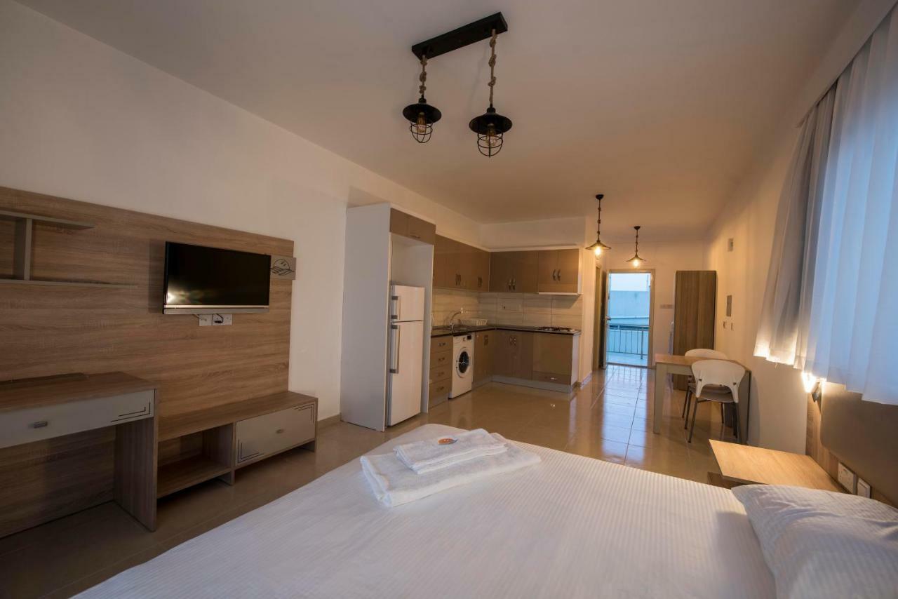 Deniz Airport Suites Nicosia Exterior photo